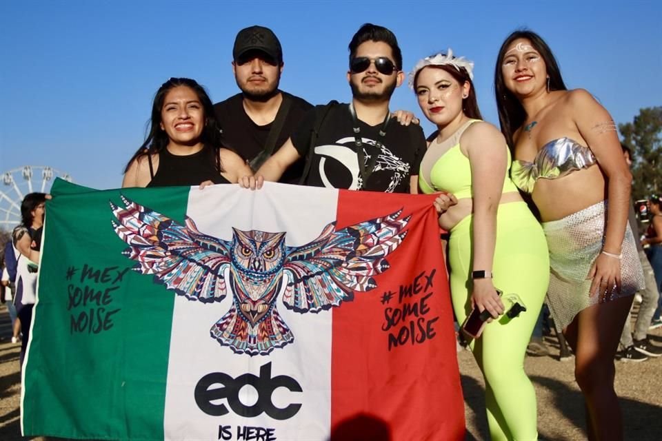 Las banderas tampoco faltaron en el segundo día del EDC.