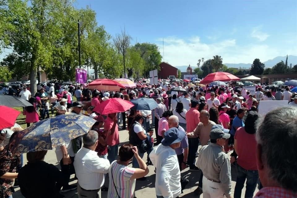 Miles de saltillenses respondieron este domingo al llamado de organizaciones civiles para defender al INE.