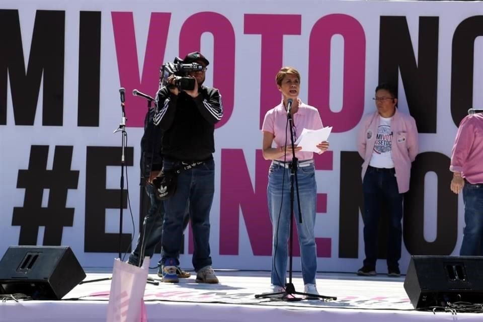 La periodista Beatriz Pagés planteó que a partir de hoy se abre el frente ciudadano al 2024.