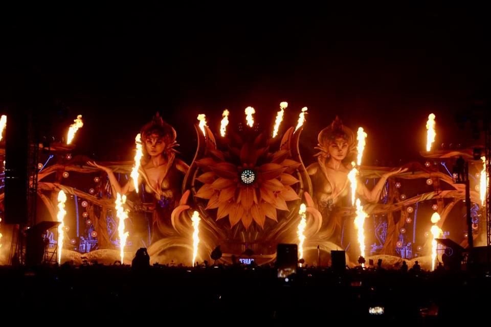 Eric Prydz y Galantis se encargaron de concluir el festival EDC, al ser los headliners de la tercera noche de música electrónica.