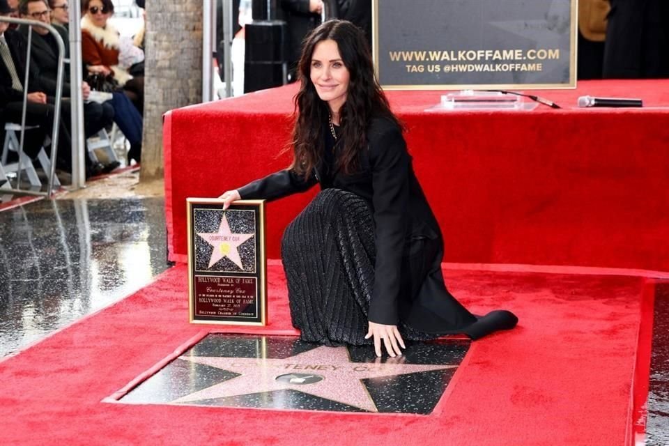 Courteney Cox se notó feliz con el reconocimiento a su carrera.