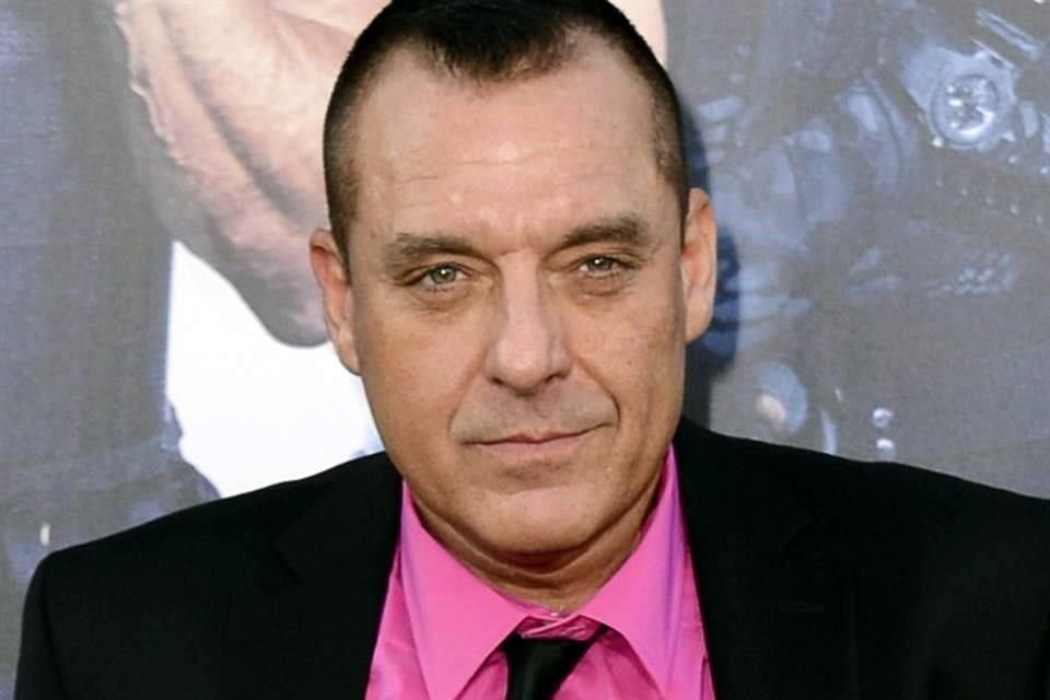 Tras casi 10 días en cuidados intensivos y en coma, la salud del actor Tom Sizemore sigue crítica y no mejora; su familia analiza opciones.