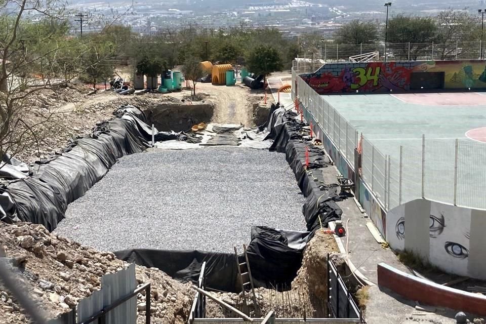 Según las autoridades municipales, la obra para captar agua de lluvia deberá de quedar lista para el próximo mes.