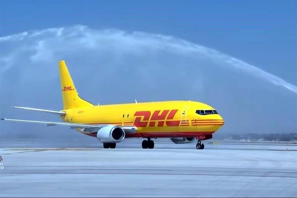 El primer vuelo de carga en el AIFA por DHL.