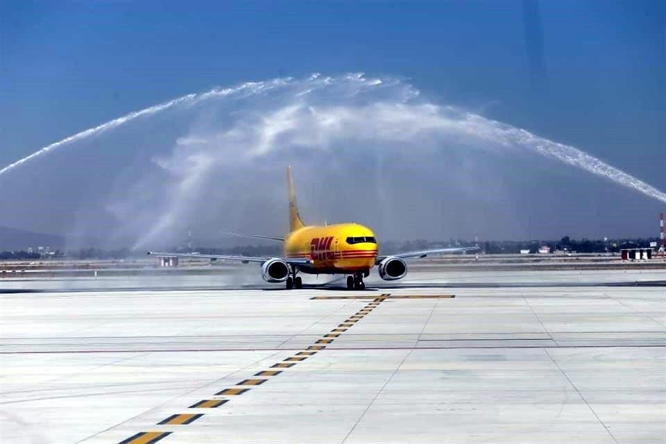 El AIFA recibe aviones con carga, pero esta debe ser trasladada por tierra hasta el AICM para procesarla y liberarla por Aduanas.