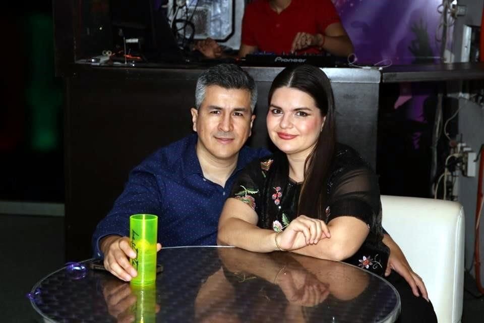 Eleazar Leal y Pamela Cázares