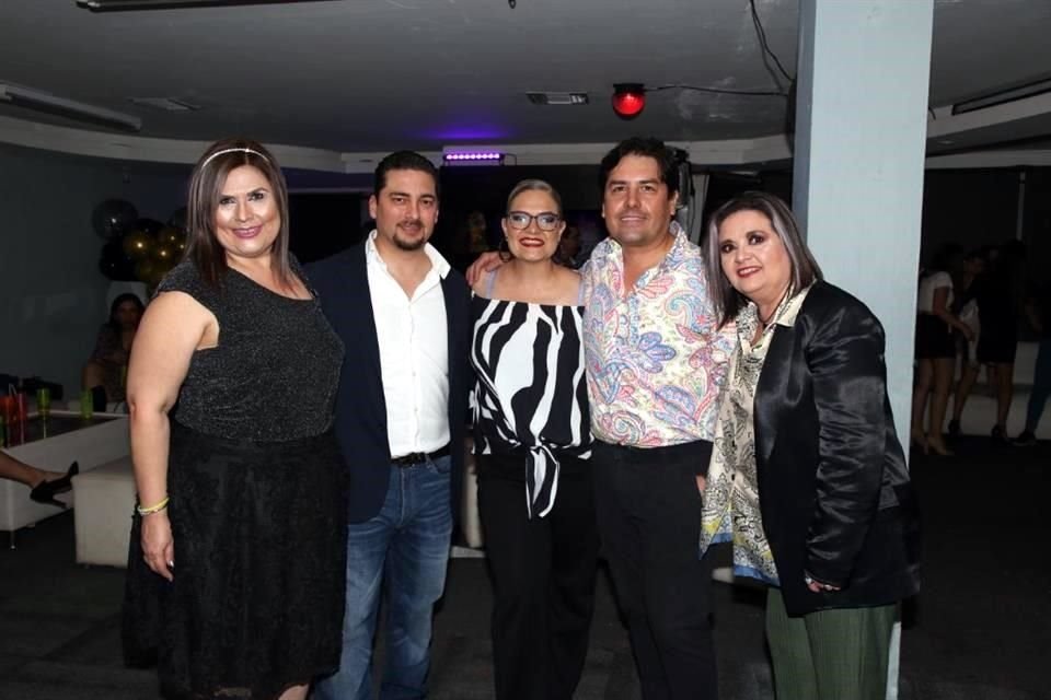 Adriana Rivera, Emilio Treviño, Karla Rivera, Paco Márquez y Lorena Rivera