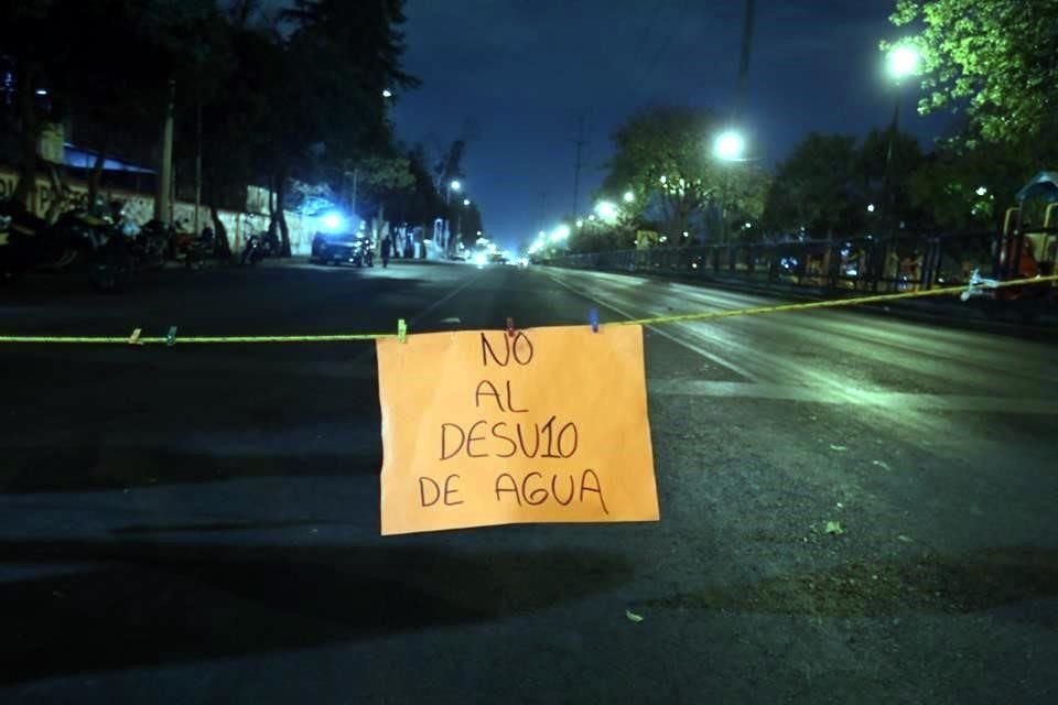 Es urgente que el Sistema de Aguas de la Ciudad de México (Sacmex) revise las concesiones vigentes, ya que se sigue dando factibilidades a megaproyectos en zonas con escasez, según la organización.