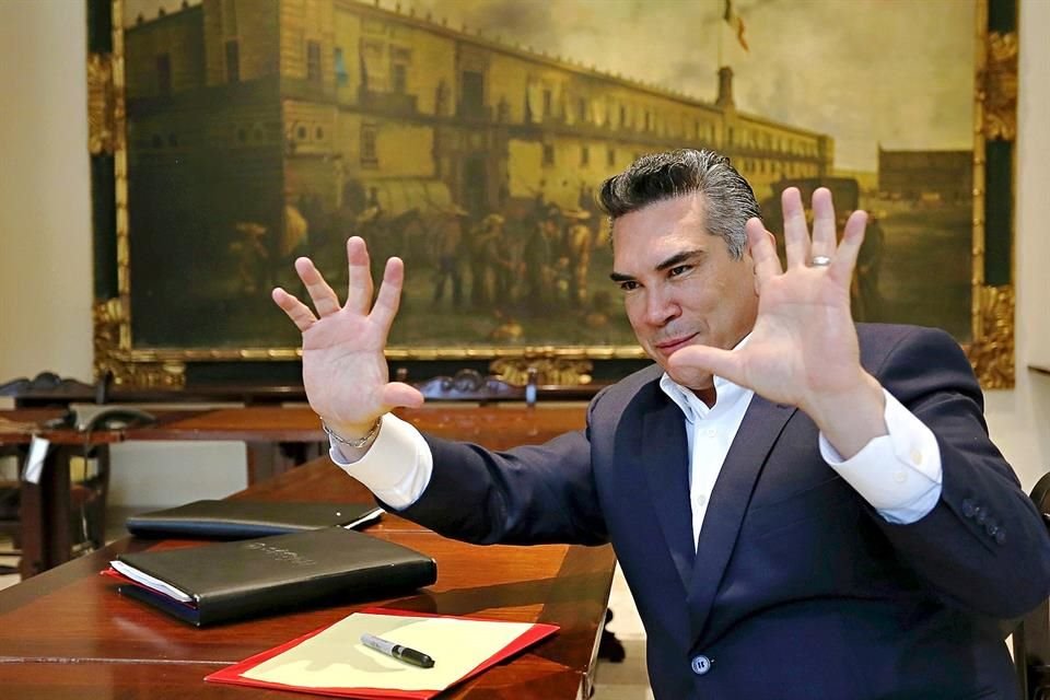 El líder del partido tricolor no descartó buscar la candidatura presidencial del 2024.
