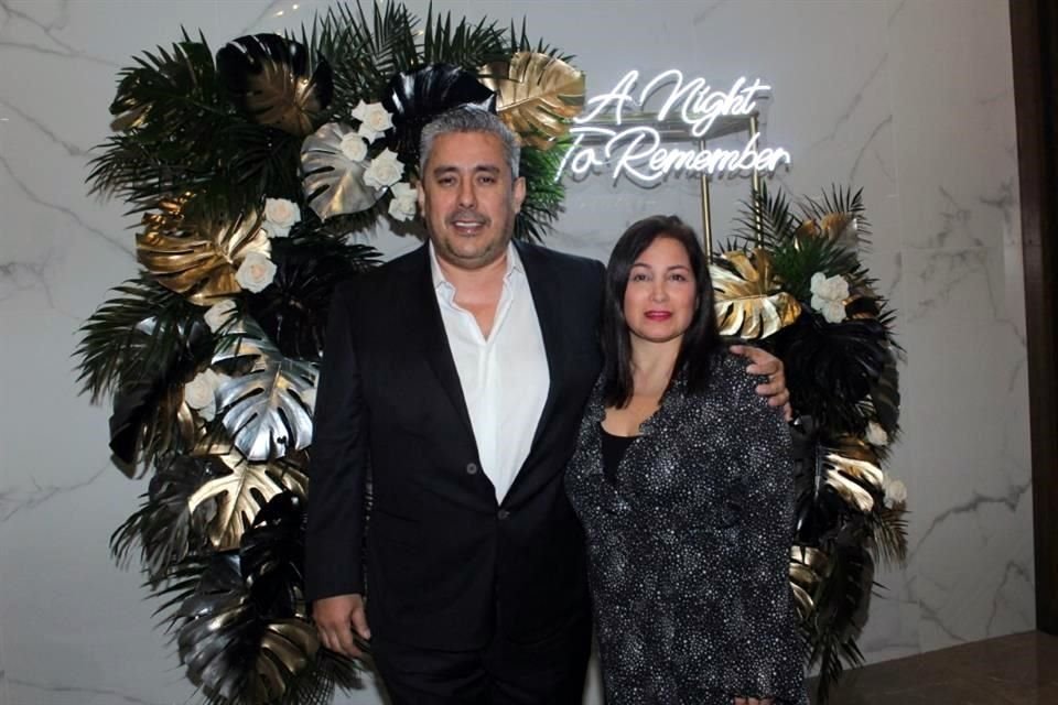 Hugo Ramones y Lariza González