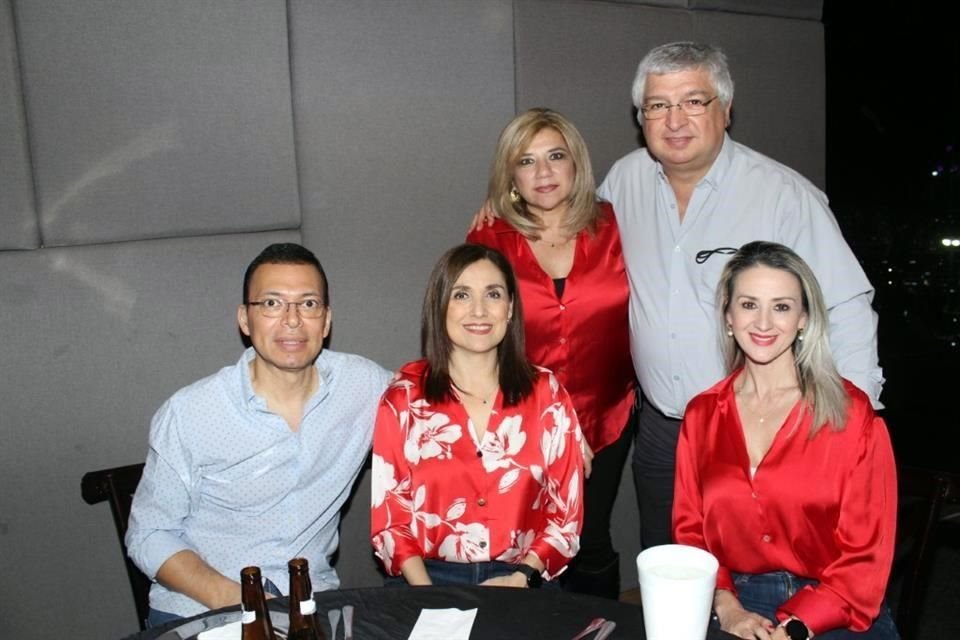 Eduardo Rodríguez, Eva González, Javier Vargas, Jessu Ruvalcaba y Cristy Ríos