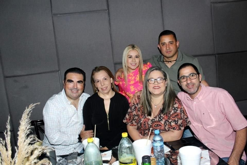Lalo Cabello, Vero Walls, Jessika Hernández, Salvador Alvear, Adrián Rivero e  Ivoeth Calcurian