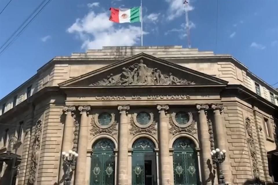 'Cinco consejeros vinieron a lanzar todo el trabajo de la institución y toda la jornada electoral, la votación ejemplar que se dio y son ellos, con nombre y apellido, los que destruyeron todo este trabajo y prestigio de la Institución', afirmó Torres. 