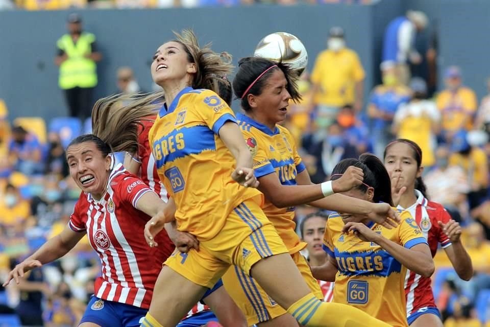 El Rebaño parecía que se llevaría una goleada de escándalo del Estadio Universitario.