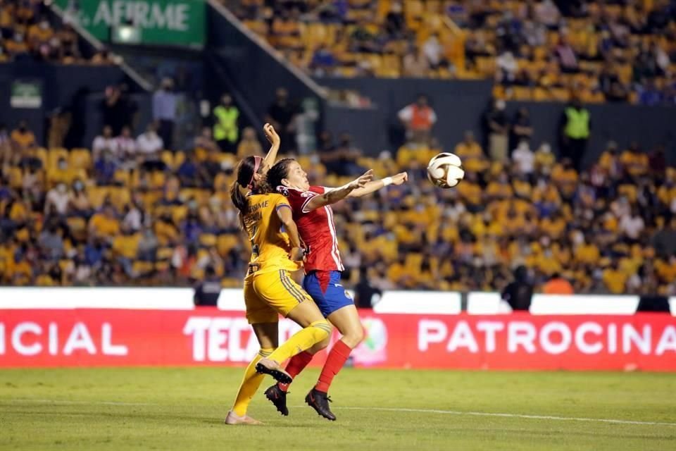 Las locales apretaron y al sentir que Chivas se acercó en el global 5-3, finalmente reaccionaron.