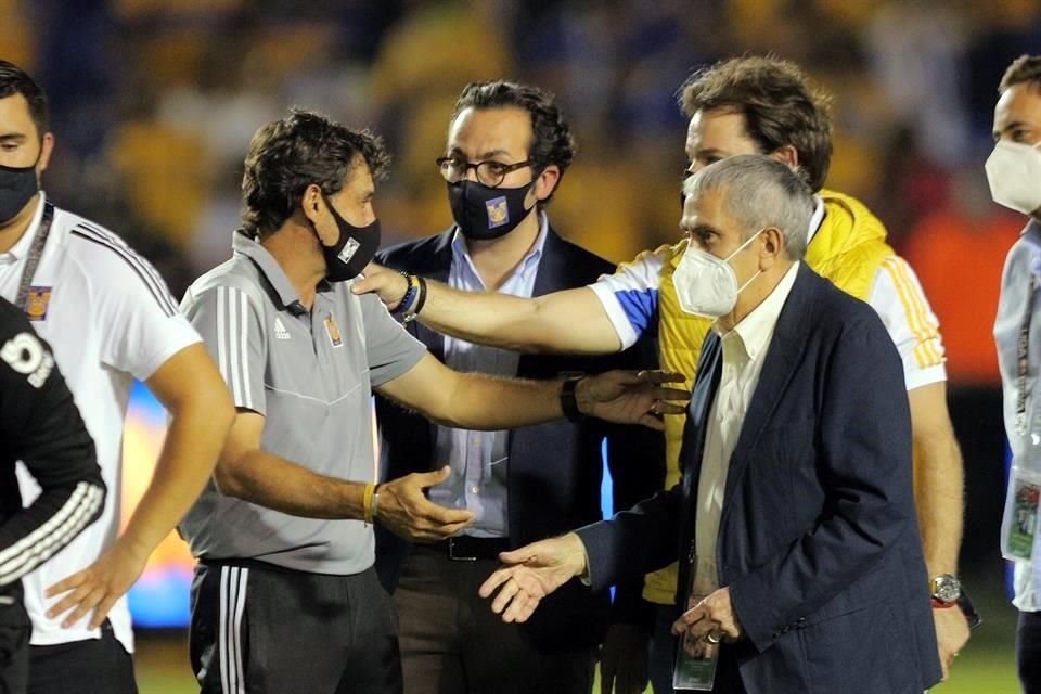 Alejandro Rodríguez estuvo el lunes en la Final de Tigres Femenil, en el Uni.