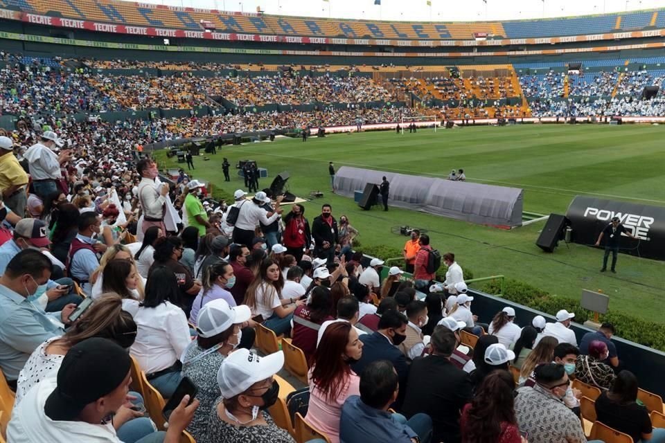 Según los organizadores, el Estadio Universitario estuvo lleno al 40 por ciento de su capacidad, la máxima permitida.