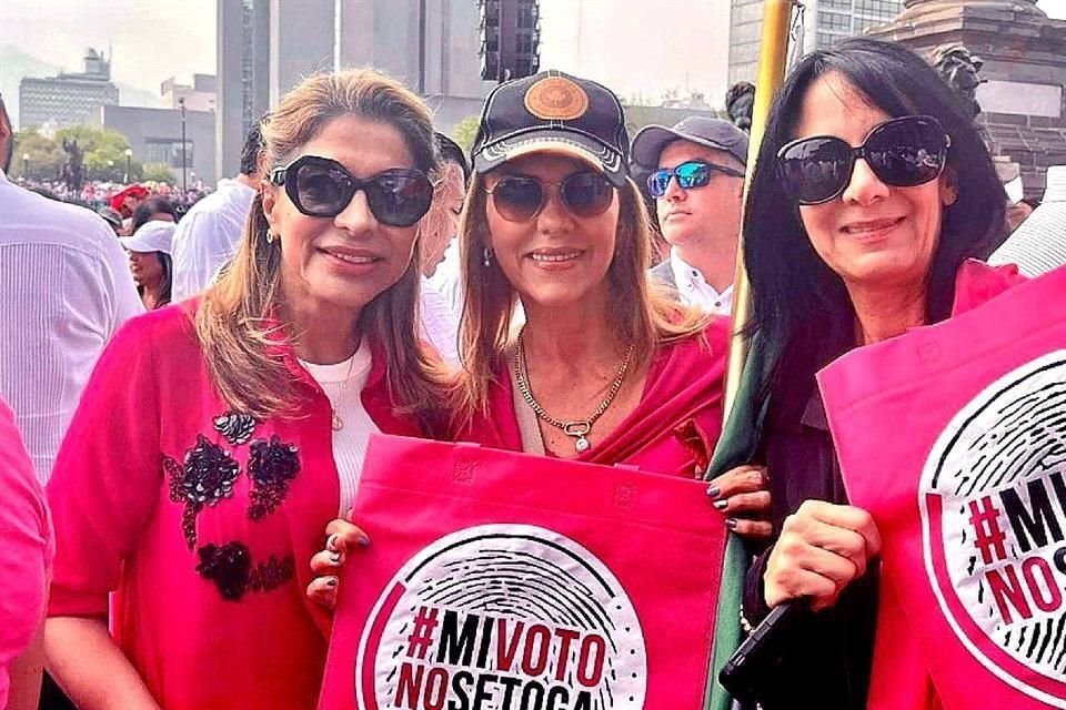 Patricia Estrada, Claudia Ibarra y Ana Roesch