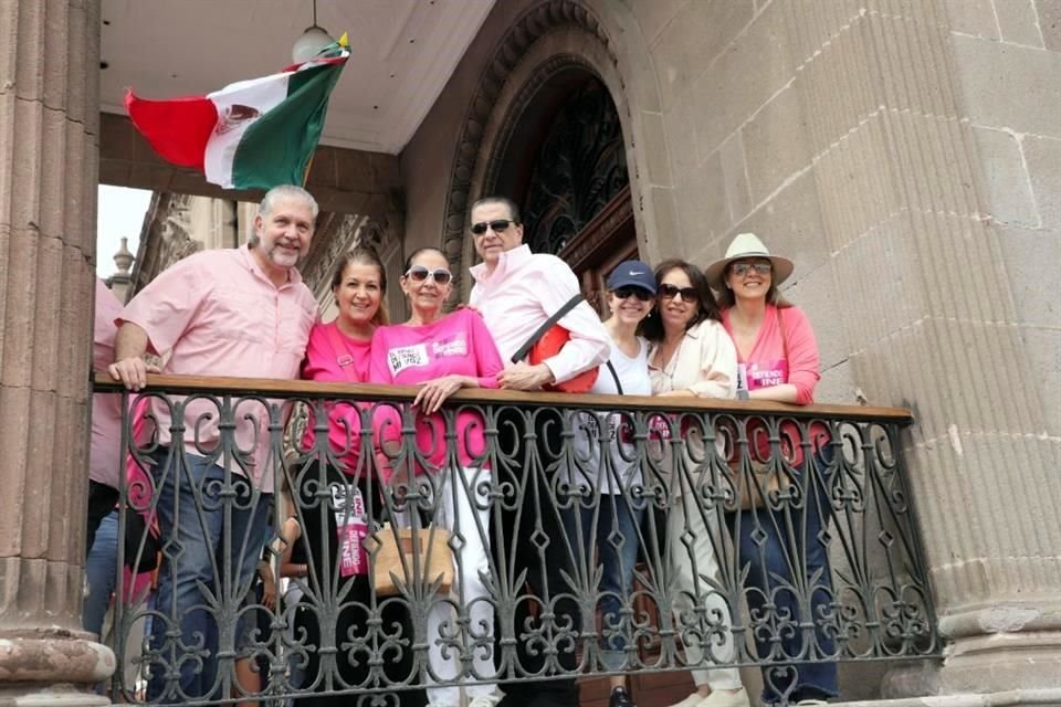 Edgar Warnholtz, Lidia Pérez de Warnholtz, Lidya Villarreal de Pellico, Enrique Pellico, Cecilia Dávalos, Gabriela Unger y Claudia Hanun