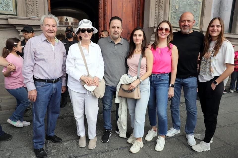 Homero Lozano, María Esther Treviño de González, Gabriel González, Gabriela Lozano de González, Norma Lozano de Longoria, Alejandro Longoria y Bárbara Longoria