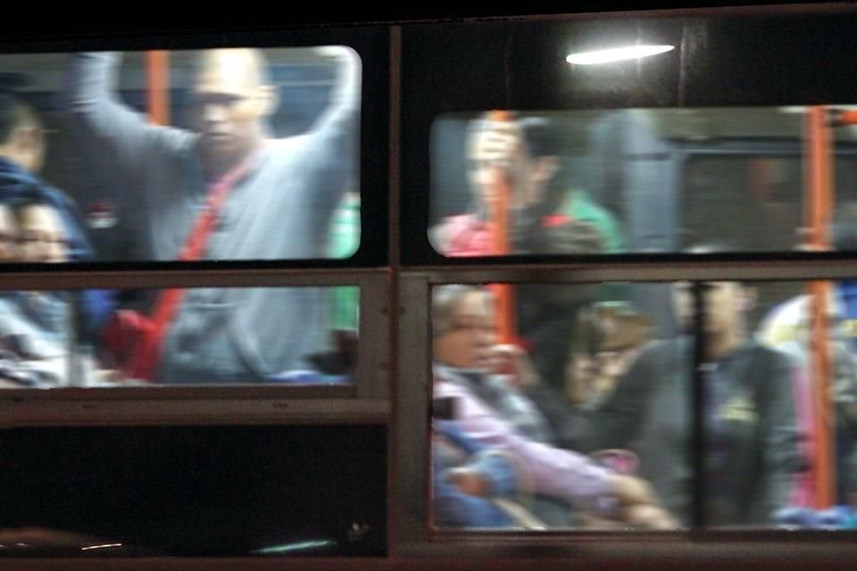 Encuesta de percepción ciudadana revela que 1 de cada 7 mujeres en NL es violentada en el transporte público.