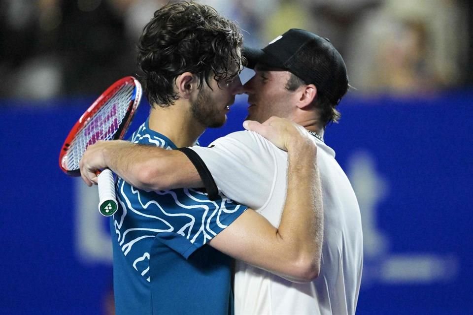 Taylor Fritz y Tommy Paul se felicitaron al final del juego.