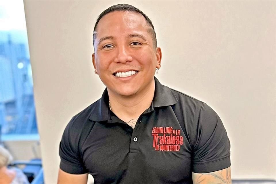 El cantante se sorprendió al verse el cabello; estrena el sencillo 'De Mí Te Acuerdas'.