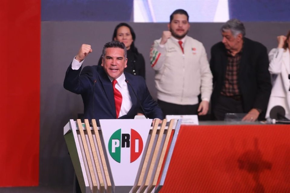 'Alito' Moreno expresó solidaridad y defendió al INE, pero se negó a responder si acatará fallo que le impidió seguir en dirigencia del PRI.