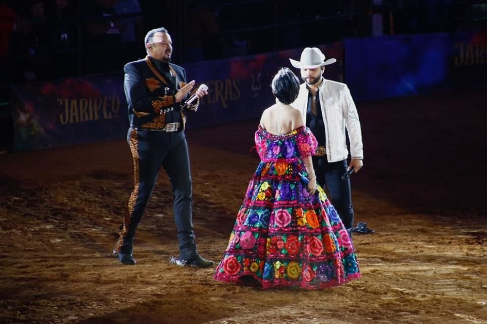 Pepe, Ángela y Leonardo Aguilar brillaron en la Plaza de Toros al presentar su show 'Jaripeo Sin Fronteras'.