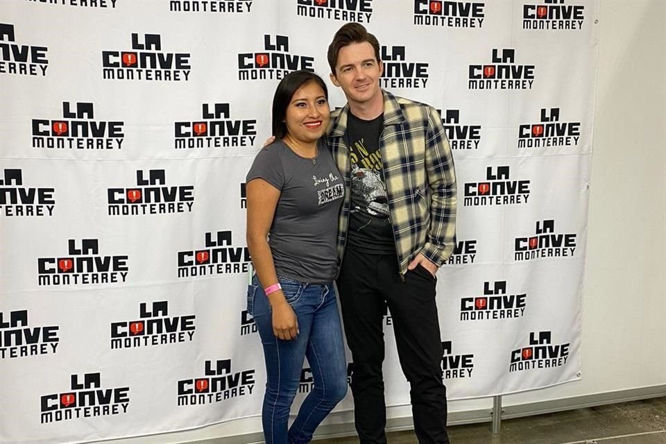 Durante su estancia en el evento, Drake Bell convivió con sus fans.