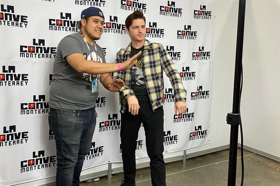 Durante su estancia en el evento, Drake Bell convivió con sus fans.