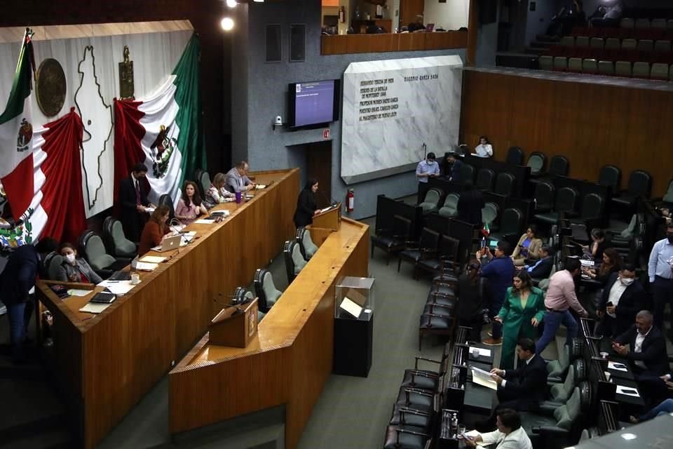 El acuerdo fue planteado al Pleno por el Diputado local del PRI, Ricardo Canavati Hadjópulos.