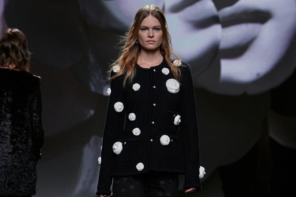 La camelia representa para Virginie Viard, la directora creativa de la marca 'un código eterno de la Maison'