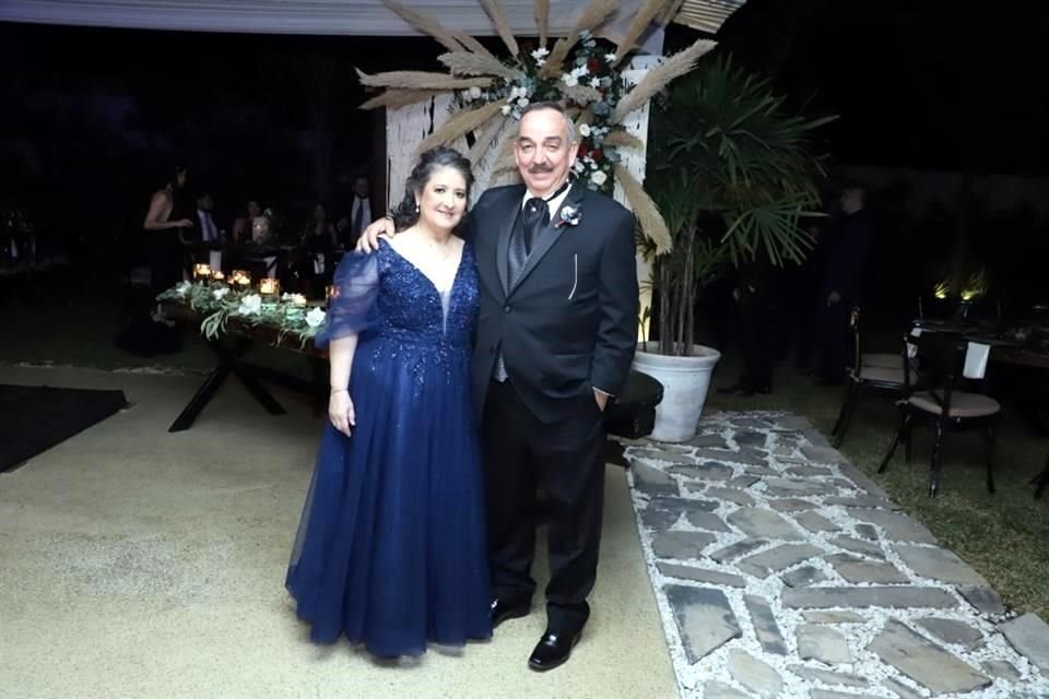 Jenny Elizabeth Gutiérrez de Flores y José Manuel Flores