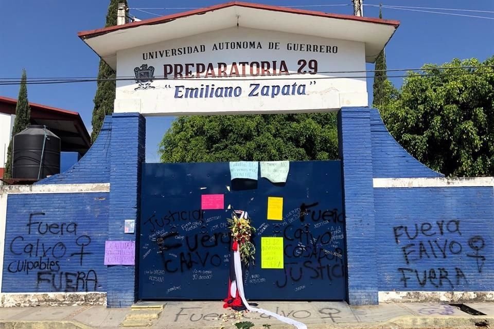 La Preparatoria 29, en Tixtla, está tomada desde el lunes, luego de descubrirse cámaras en los baños.