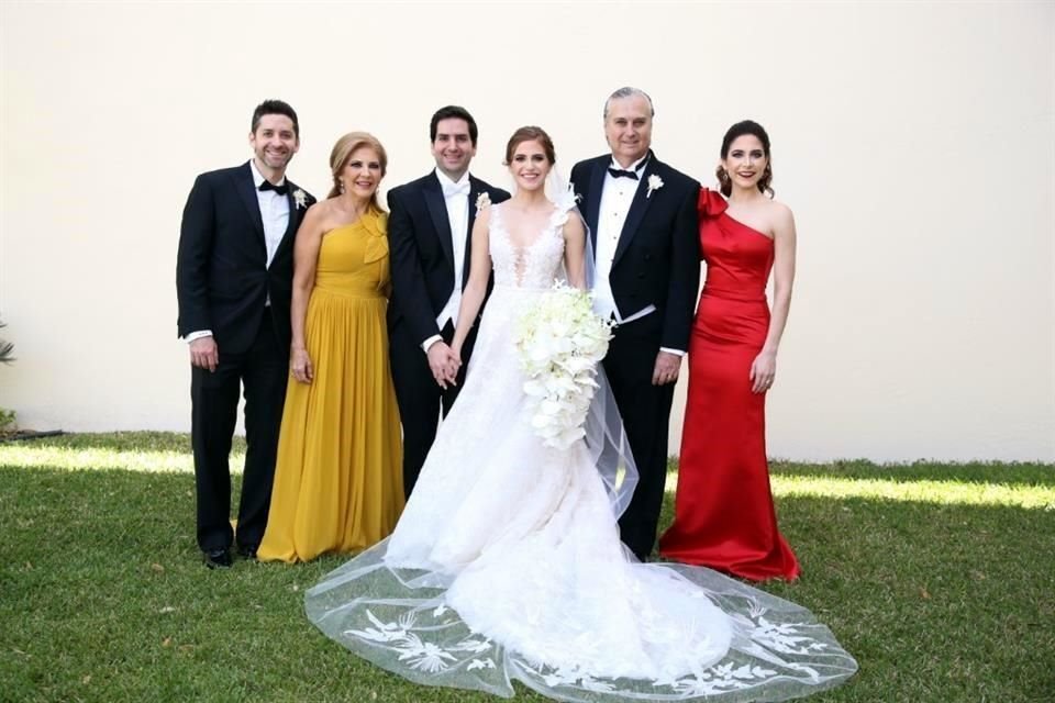 Guillermo González Sánchez, Mayra Sánchez de González, Steven Manllo Dieck, Paola González Sánchez, Guillermo González Garza y Tania González Sánchez