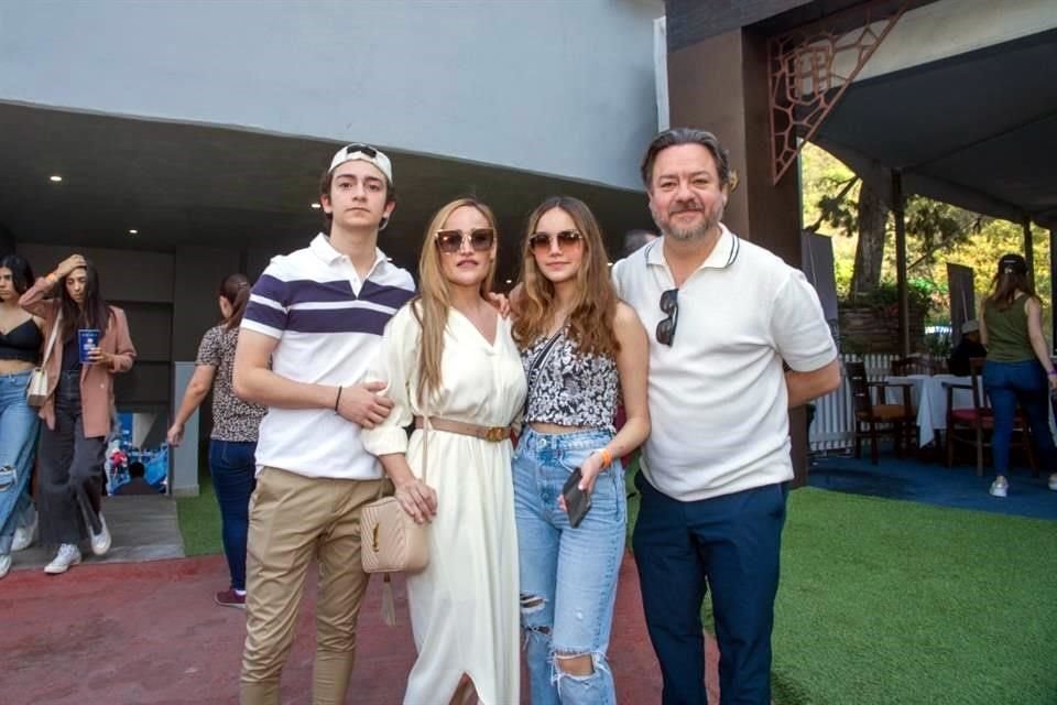 Jose Rodriguez, Vero de Rodriguez, Renata Rodriguez, Jose Rodriguez