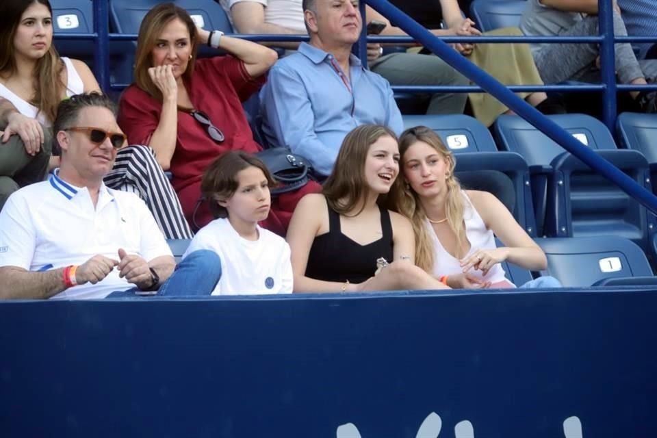 Alberto Santos Boesch, Alberto Santos Garza, Valeria Santos Garza y Cata Santos Garza