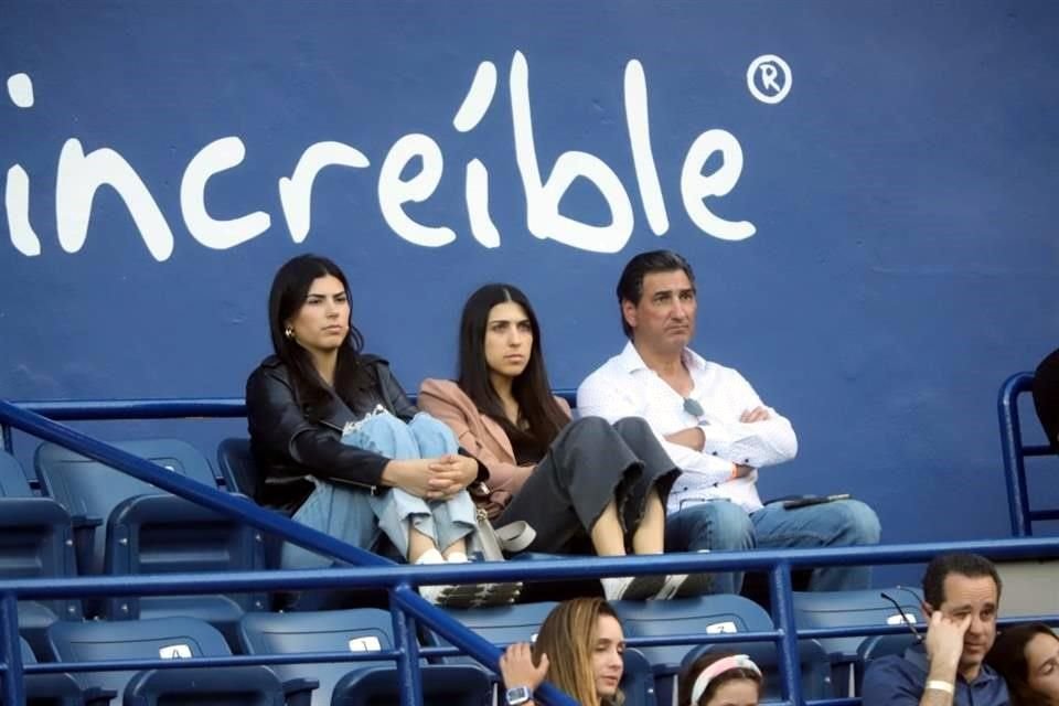 Daniela Sada, Ana Sofía Sada y Juan Ignacio Sada