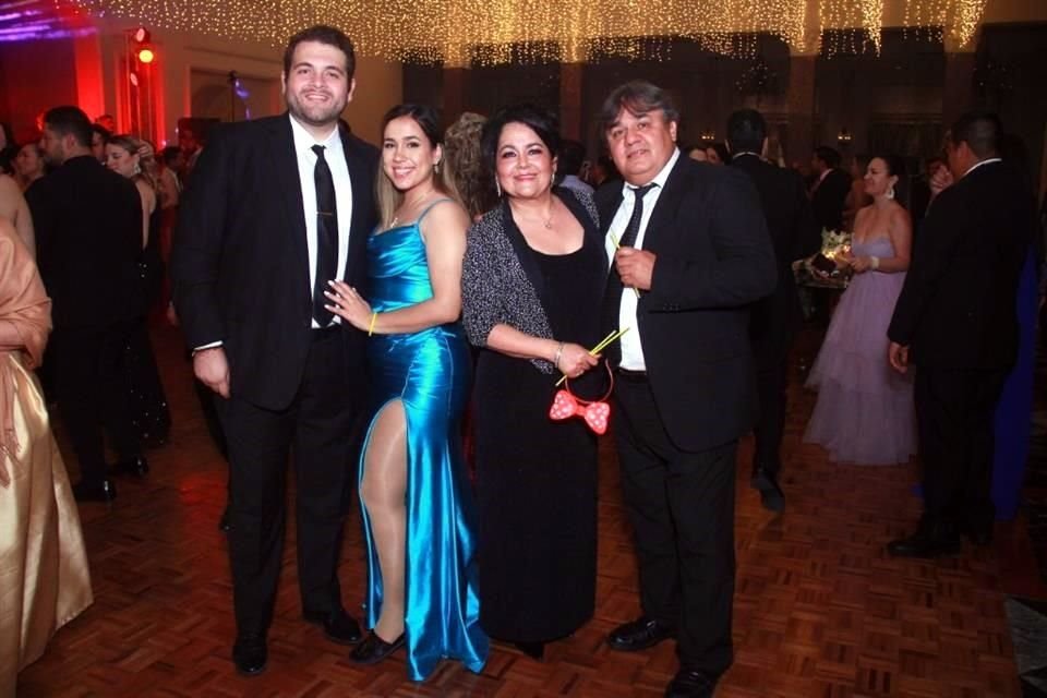 Moisés Paulín, Bárbara Moreno, Javier Moreno Garza y Clarita Solís de Moreno