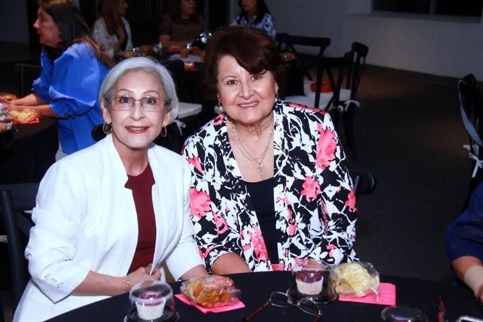 July Juárez y Lupita Mendoza