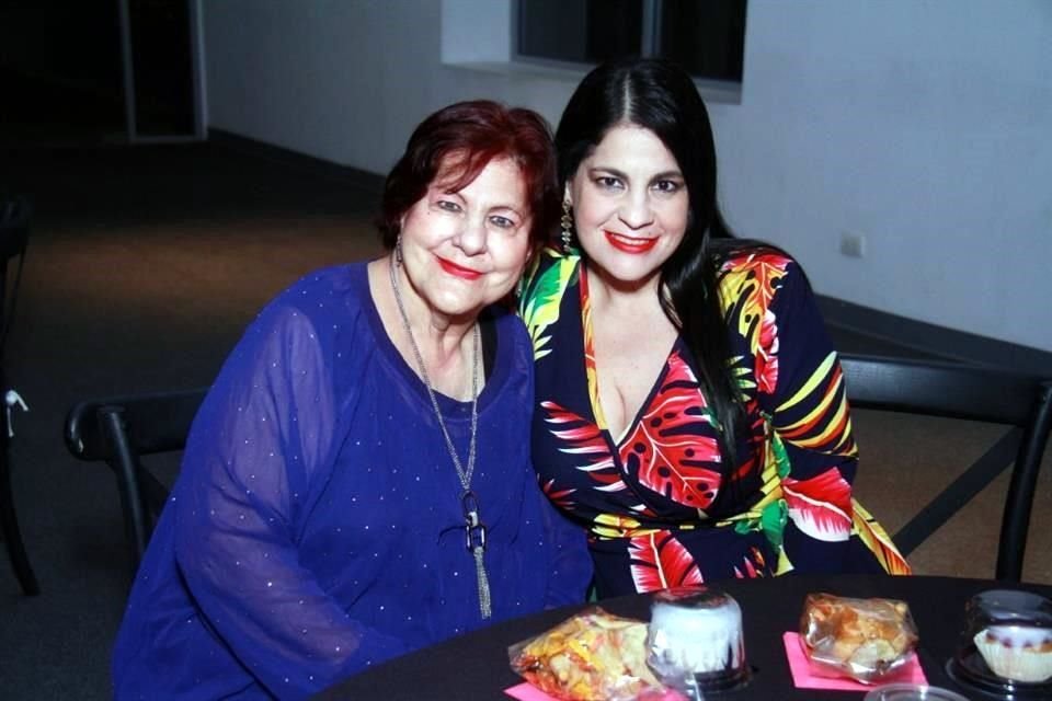 María de la Paz Aguirre y Miriam Cortez