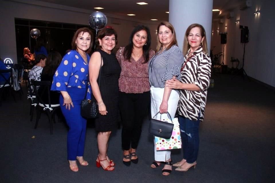 Magda Salinas, Taty Flores, Graciela de Martínez, Lucila de Gutiérrez y Delia González