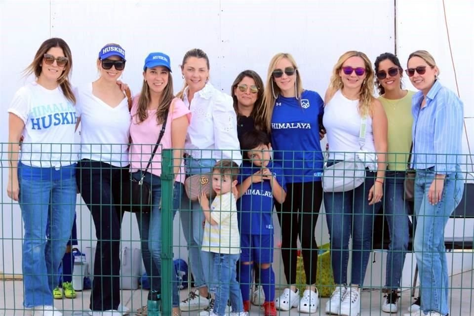 Ana Sol Villarreal, Ana Zambrano, Katy Treviño, Mariana de la Garza, Adriana Carlos, Rebeca Munguía, Paty Vázquez, Laura Garza y Diana Laura Salazar , Santy Guajardo y Santy Martínez