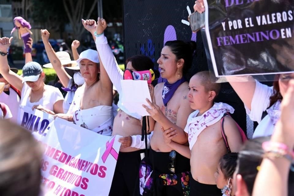 Por primera vez mujeres sobrevivientes de Cáncer de Mama se dieron cita para marchar en contra de la violencia de género.