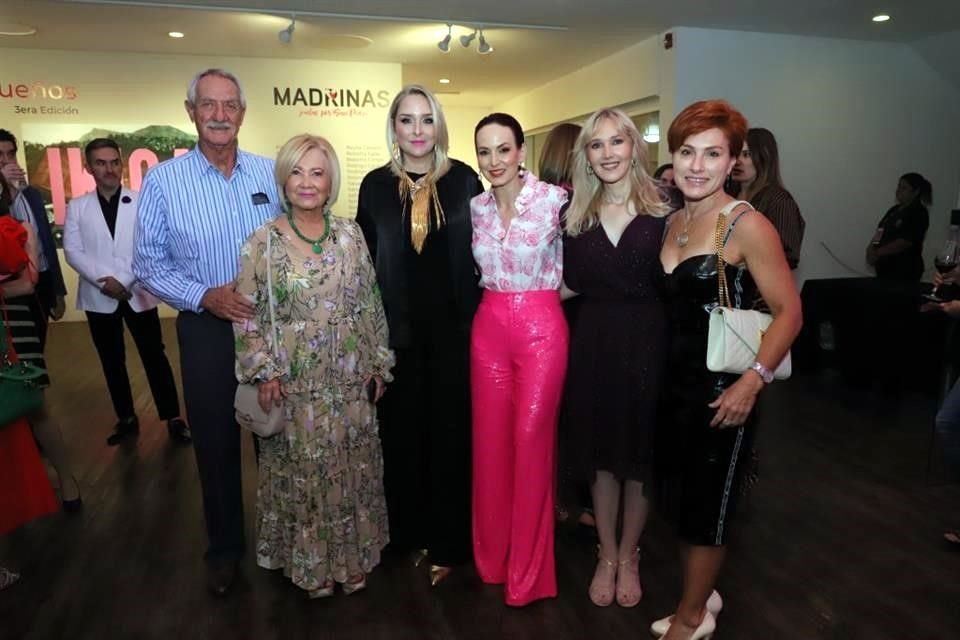 Rafael Bausone, Lupita Siller, Adriana Zavala de Cortázar, Mónica García de Moyeda, Lorena Gutiérrez de Garza y Malú Ramones