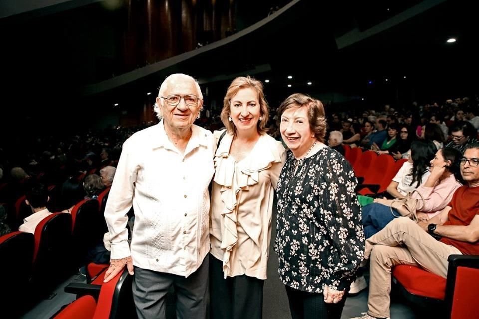 Juan Llaguno, Martha Sañudo y Mina Rivera de Llaguno