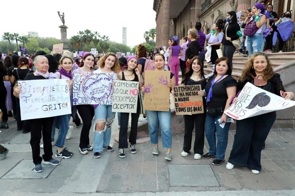 Arcelia Miranda de Jasso, Ana Cecilia Lee, Carolina Moguel, Máfer Lee, Marcela Moreno, Sofía Bocardo, María Moreno, Marcela Zavala y Nidia Paz