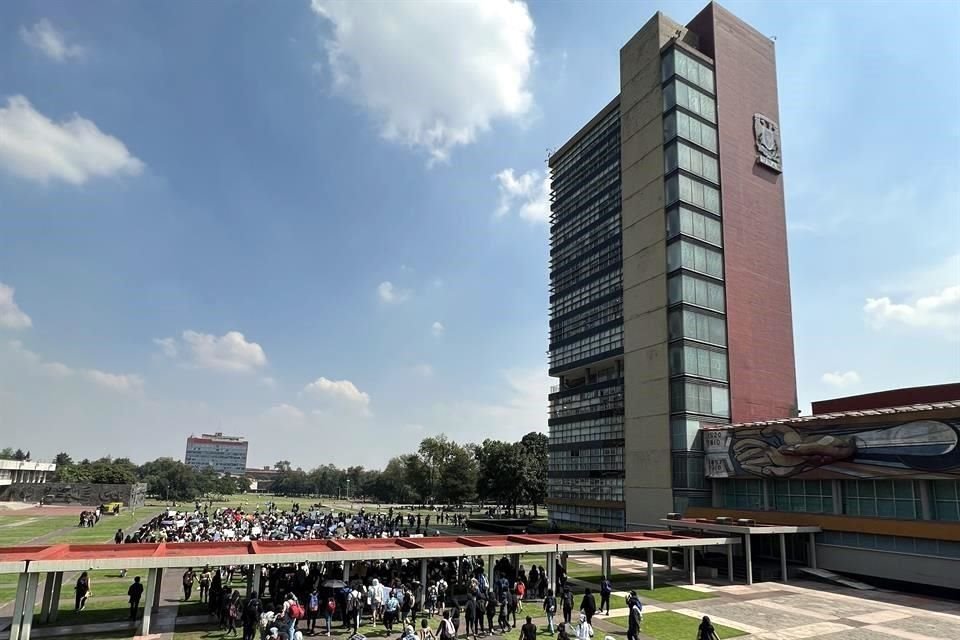 La UNAM debe entregar versión pública del documento a un particular.