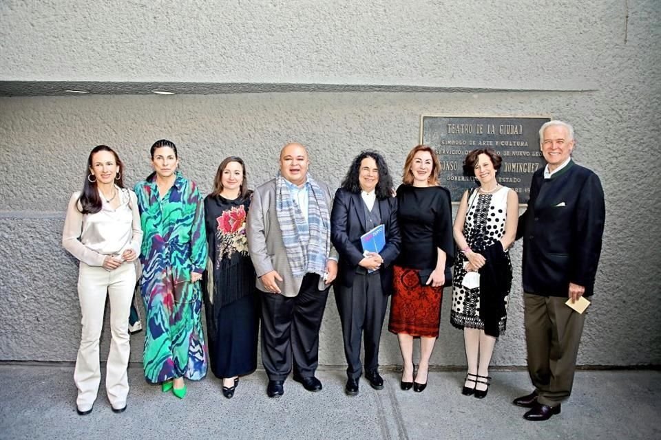 Yolanda Garza de González, Marcela Guerra, Verónica González Casas, Lázaro Azar, Consuelo Sáizar de la Fuente, Luisa Villegas, Denise Dresser y Antonio González